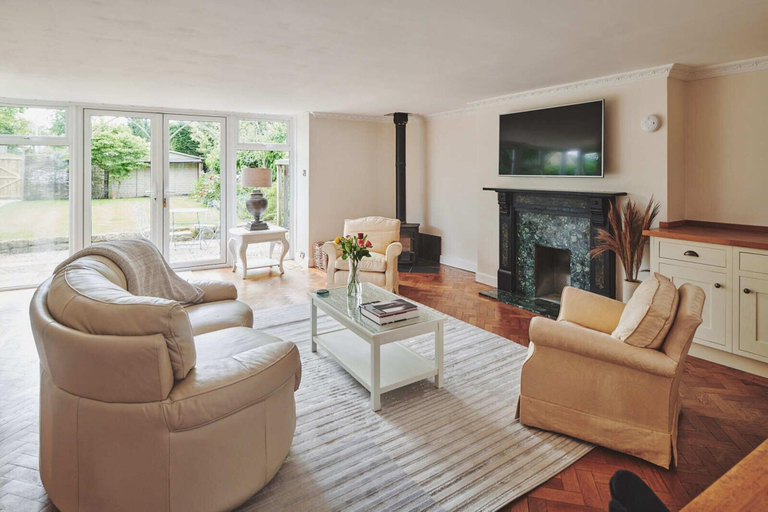 Public Area 3, The Lansdowne, Gloucestershire