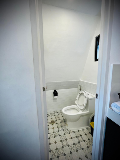 Bathroom 2, Tierra Bukid en Amadeo, Amadeo