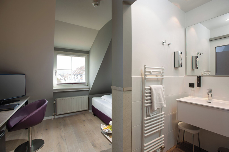 Bathroom 5, Hotel Schloss Reinach, Freiburg im Breisgau
