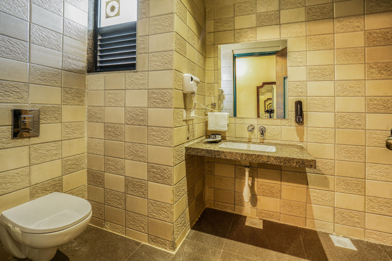 Bathroom 4, Jay Gurudev Palpur Fort Kuno By Paandora Collections, Sheopur