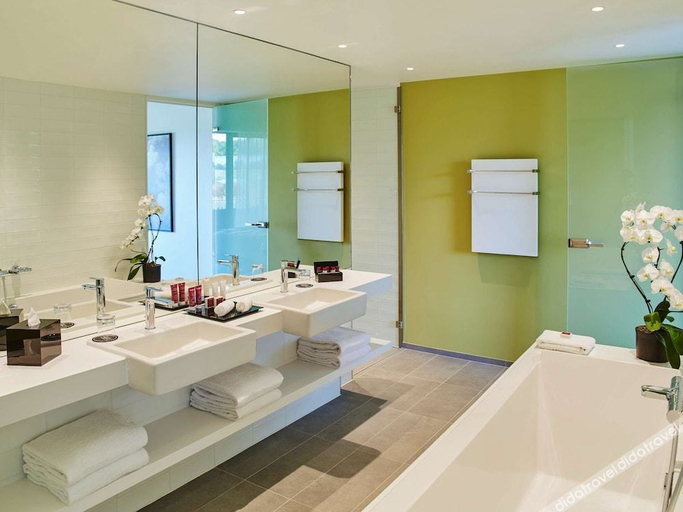 Bathroom 5, Domaine des Vanneaux Golf & Spa MGallery Collection, Val-d'Oise