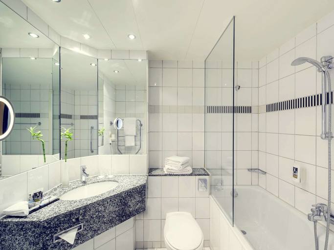 Bathroom 12