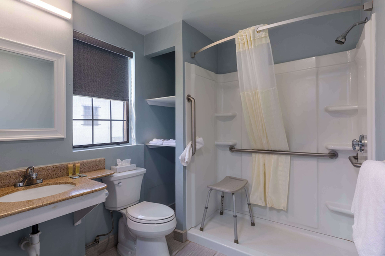 Bathroom 4, Knights Inn North Attleboro, Bristol