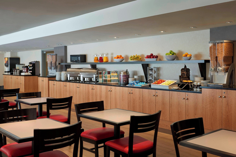 Food & Drinks 5, Residence Inn by Marriott Montreal Downtown, Montréal