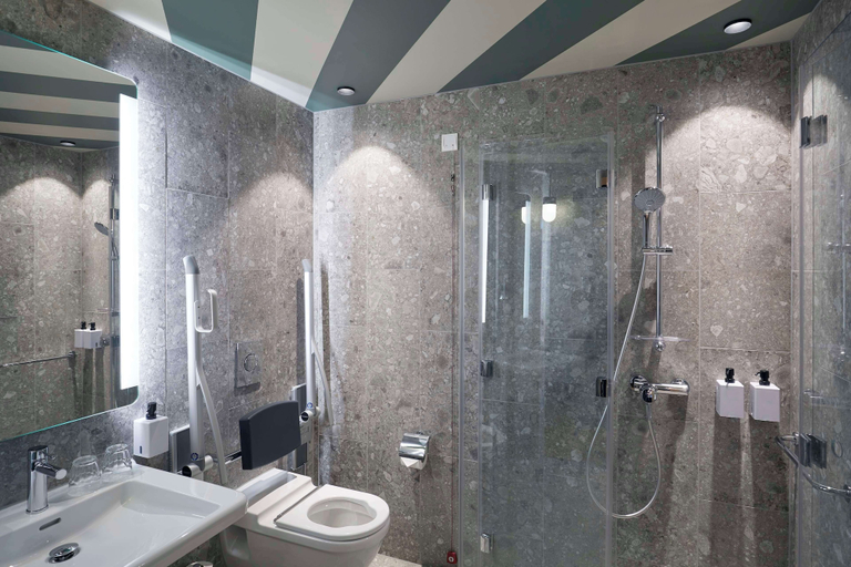 Bathroom 5, Scandic Frankfurt Hafenpark, Frankfurt am Main