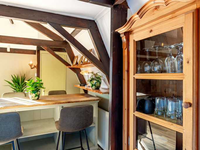 Dining 2, Cosy Holiday Flat 'bolle Bet' Near Beach, Harenkarspel