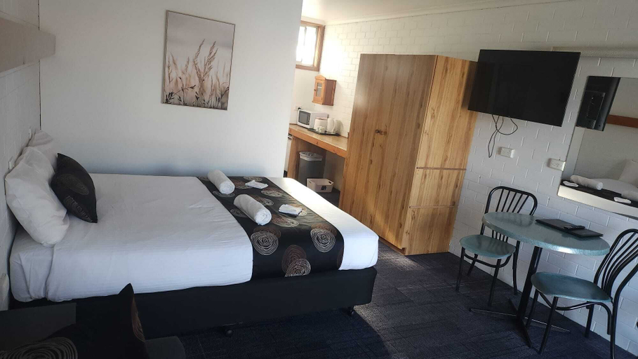 Bedroom 12