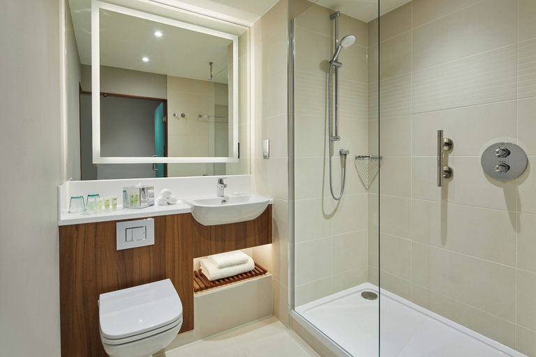 Bathroom 5, Courtyard by Marriott London Heathrow Airport, London