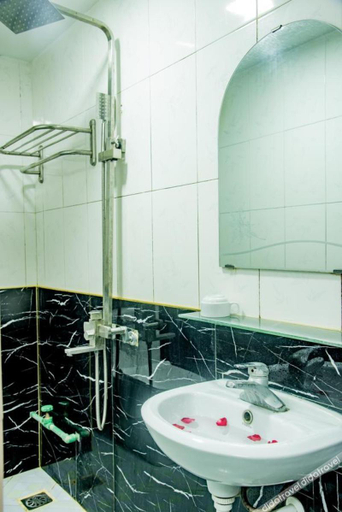 Bathroom 3, OYO 1143 Thu Giang Hotel, Cầu Giấy