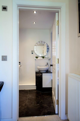 Bathroom 4, Rollestone Manor, Wiltshire