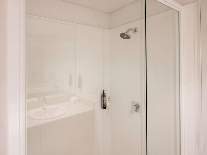 Bathroom 16