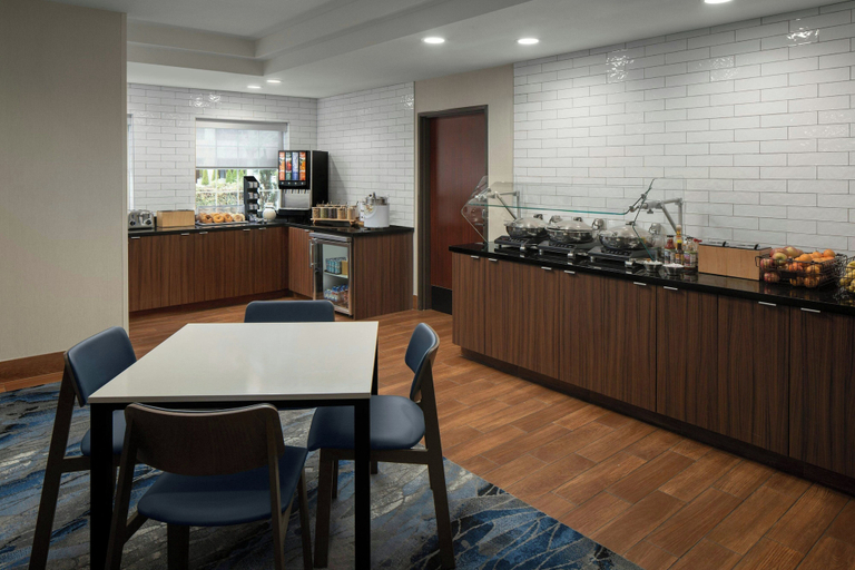 Food & Drinks 5, Fairfield Inn & Suites by Marriott Lake Oswego, Clackamas
