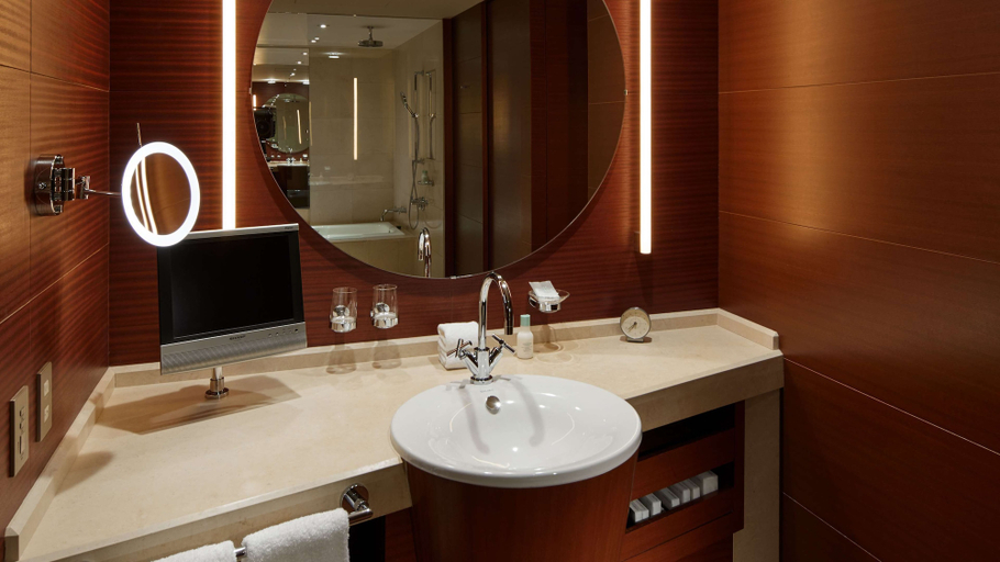 Bathroom 13