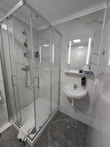 Bathroom 3, Hotel Pension Arche, Berlin