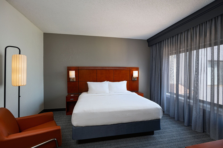 Bedroom 4, Courtyard by Marriott Fort Worth University Drive, Fort Worth