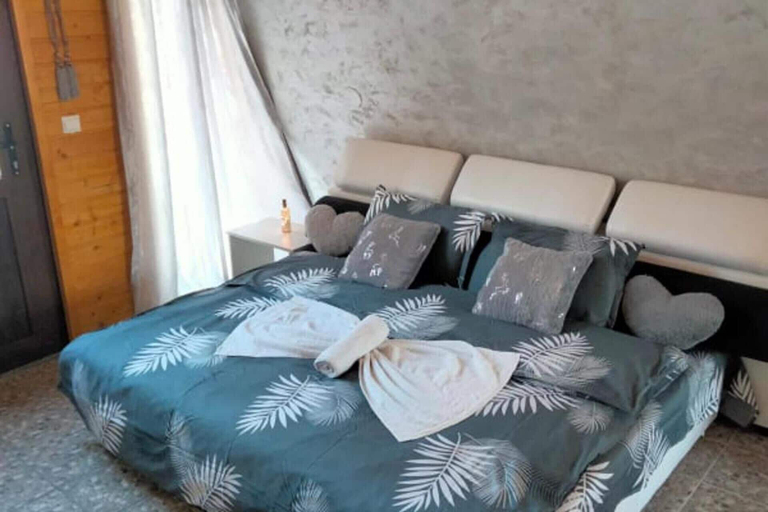 Bedroom 3, 2brcabin-fireplace-hottub-sauna-skiresort, Bran
