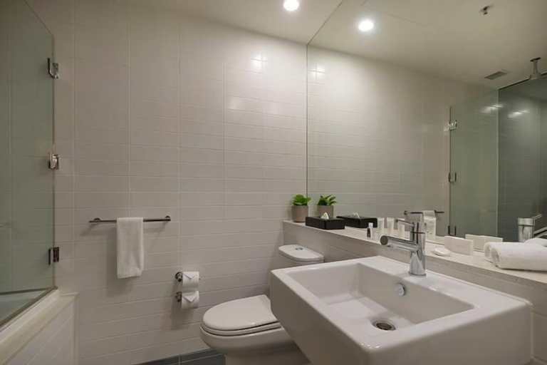 Bathroom 18