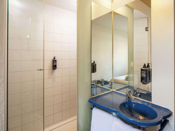 Bathroom, ibis budget Graz City, Graz