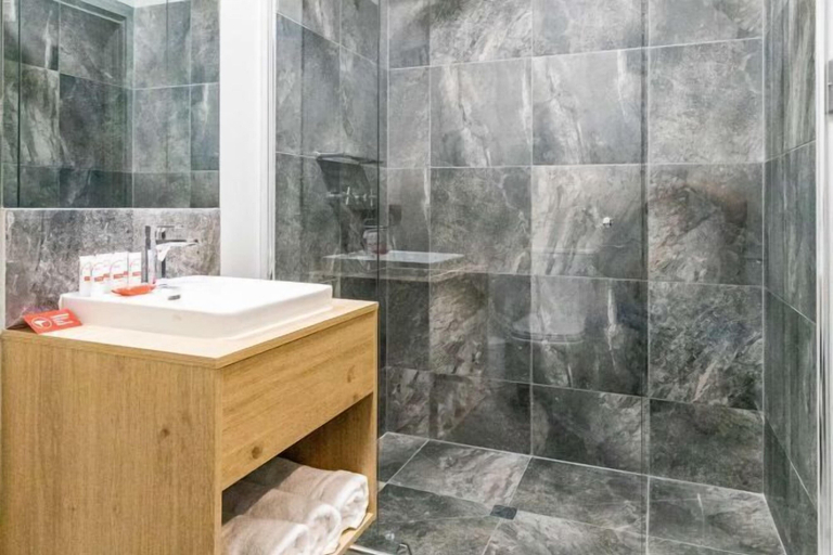 Bathroom 14