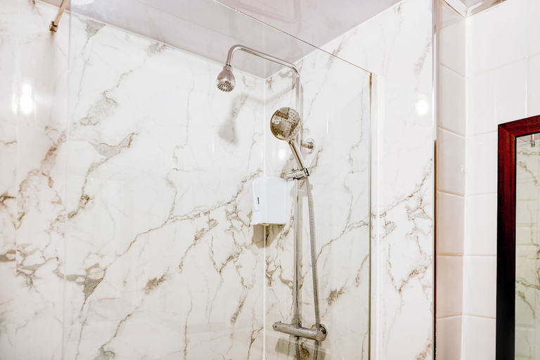 Bathroom 4, The Warwick Hotel by Colombo Edition, Warwickshire