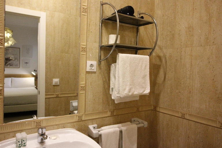 Bathroom 2, Las Atarazanas - Design Hostal, Sevilla