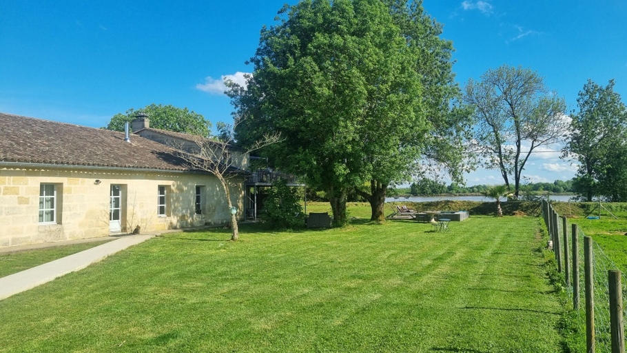 Exterior & Views, Lariviere, Gironde