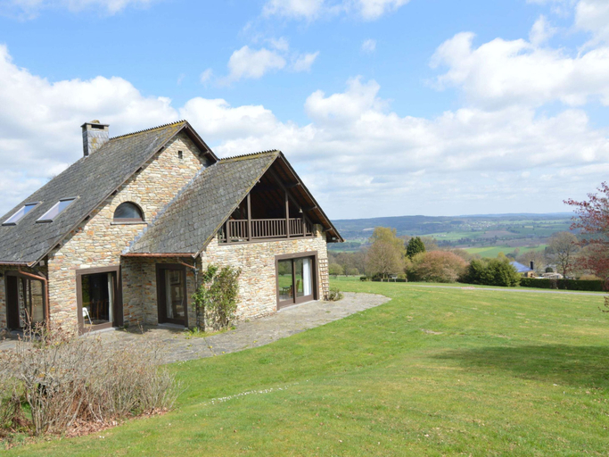 Exterior & Views 1, Hillside Retreat With Pond, Liège