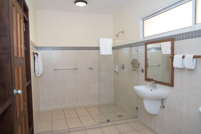 Bathroom 5, CityBlue Creekside Hotel & Suites, Mombasa, Nyali