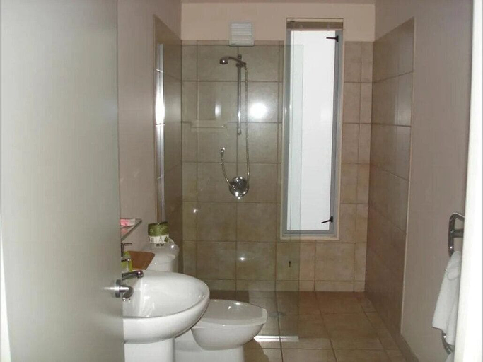 Bathroom 4, Parkside Motel, Tasman