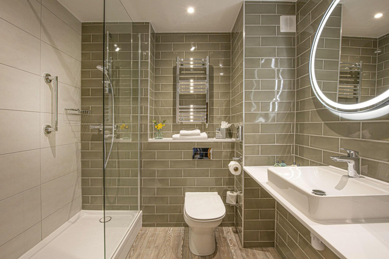 Bathroom 5, Horwood House Hotel, Buckinghamshire