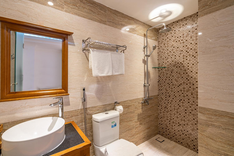 Bathroom 18