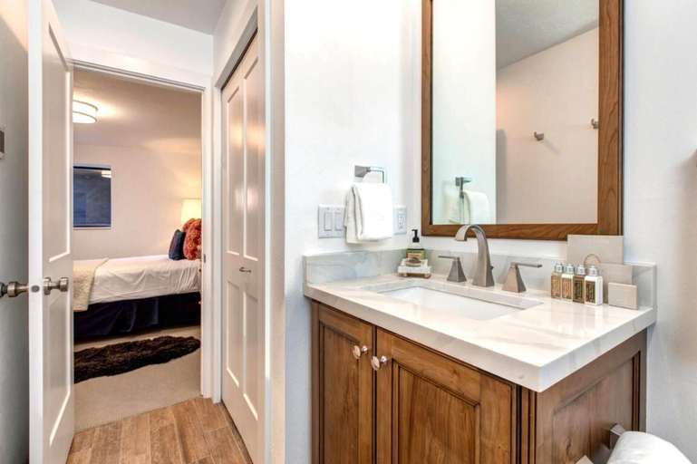 Bedroom 5, Red Pine 4 Bedrooms RPT-14T by KBM, Summit