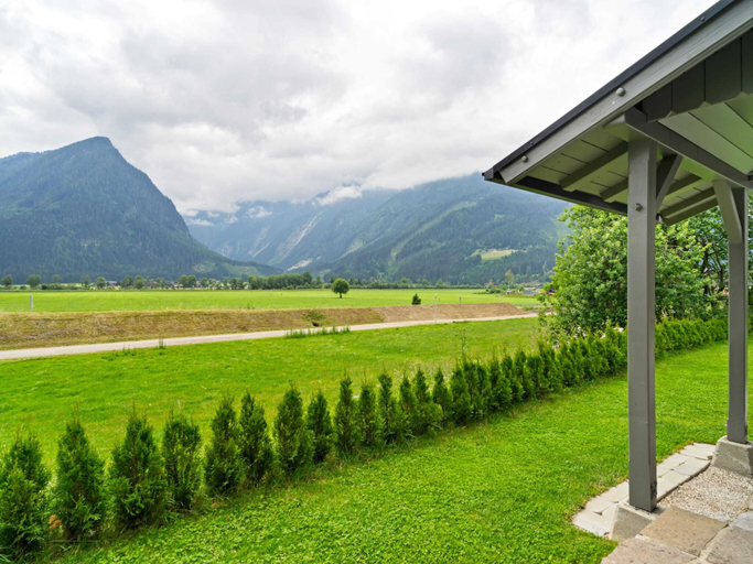 Others 5, Apartment in Neukirchen near Ski Lift, Zell am See