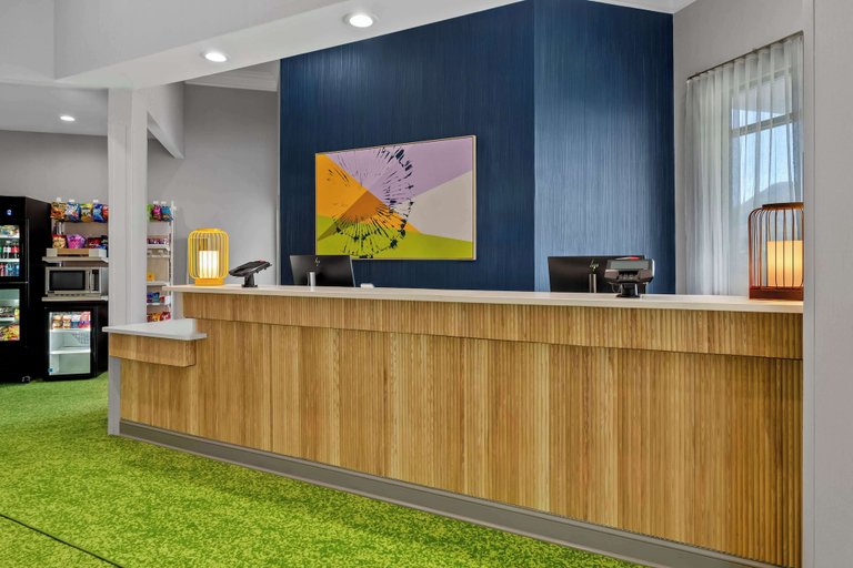 Others 5, Spark by Hilton Daleville Roanoke North, Botetourt