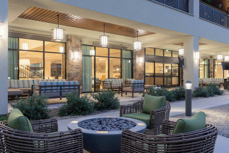 Exterior & Views