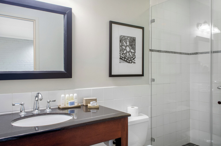 Bathroom 3, The Riverfront Hotel New Orleans, Orleans