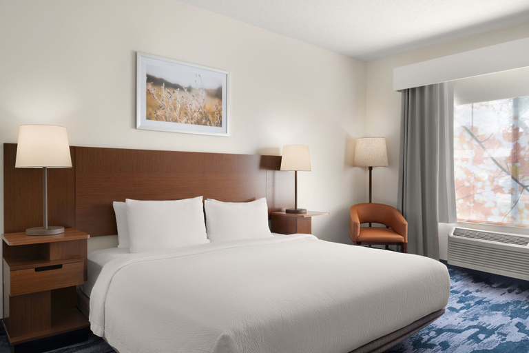 Bedroom 4, Fairfield Inn & Suites by Marriott Chicago Naperville/Aurora, Dupage