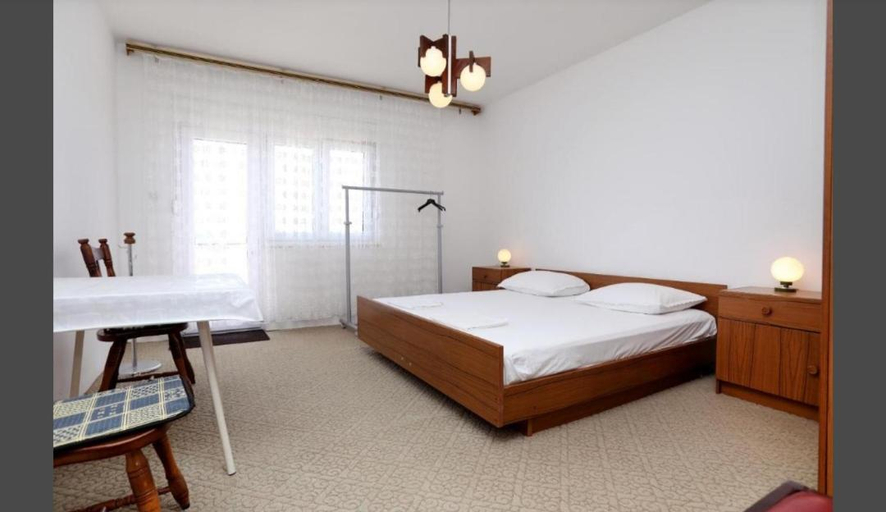 Bedroom 4, Vila Turk, Okrug