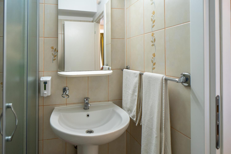 Bathroom 4, City Hotel, Municipiul Bucuresti