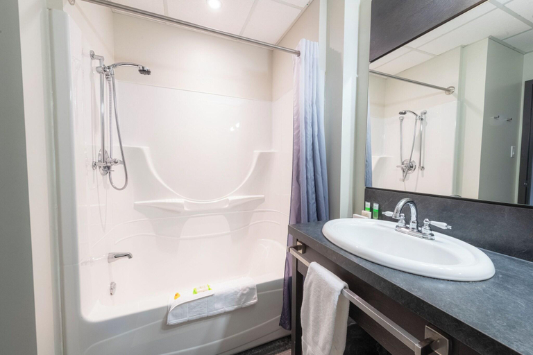 Bathroom 5, Grand Times Hotel, Communauté-Urbaine-de-Québec