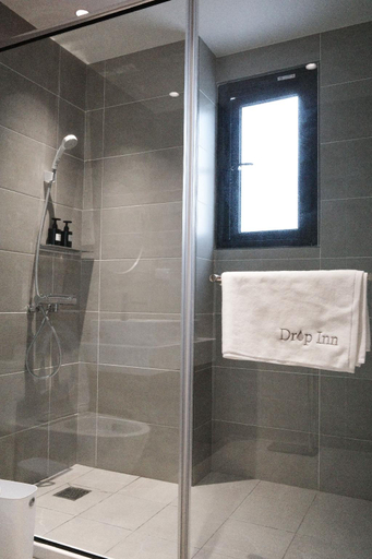 Bathroom 2, Drop Inn, Penghu