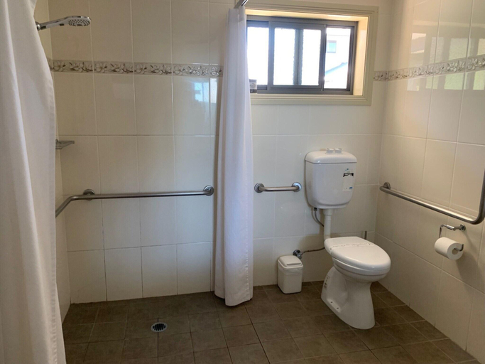Bathroom 4, Armidale Pines Motel, Armidale Dumaresq
