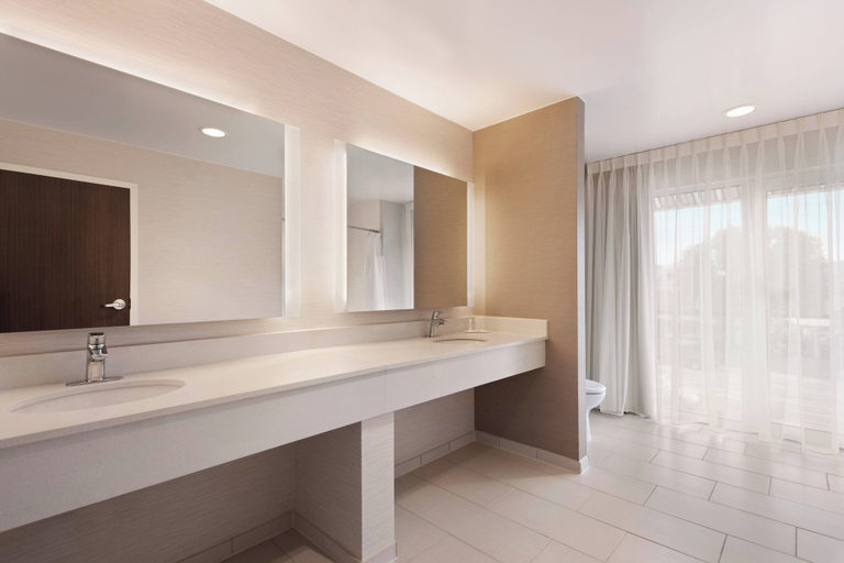 Bathroom 4, Fairfield Inn & Suites by Marriott Charlottesville Downtown/University Area, Charlottesville