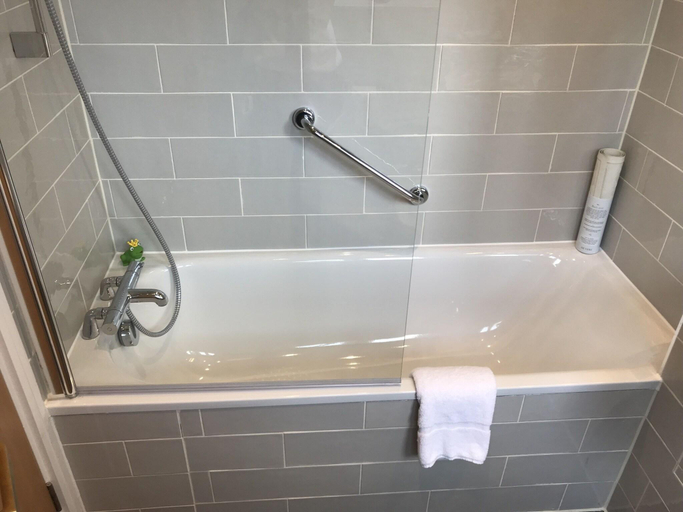 Bathroom 5, Horwood House Hotel, Buckinghamshire