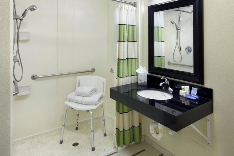 Bathroom 5, Fairfield Inn & Suites by Marriott Phoenix Midtown, Maricopa
