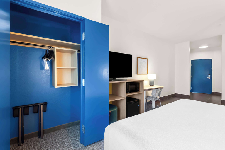 Bedroom 4, Spark by Hilton Pearland, Brazoria