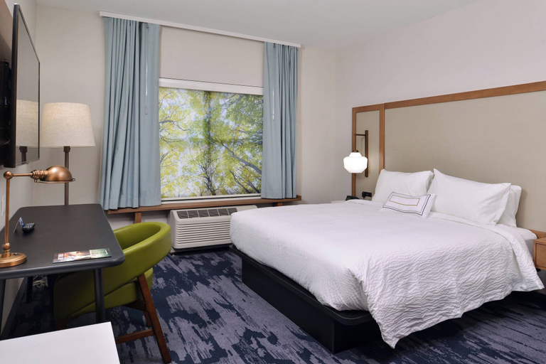 Bedroom 3, Fairfield Inn & Suites by Marriott Canton, Saint Lawrence