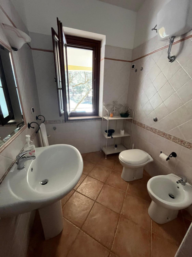 Bathroom, Il Castello di Gioiosa Guardia, Carbonia-Iglesias
