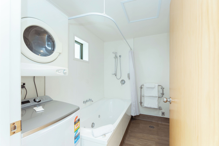 Bathroom 3, Clearbrook Motels Wanaka, Queenstown-Lakes