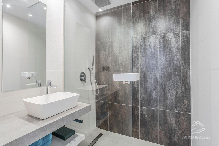 Bathroom 5, Casa Carpe Diem in Guardamar, Alicante